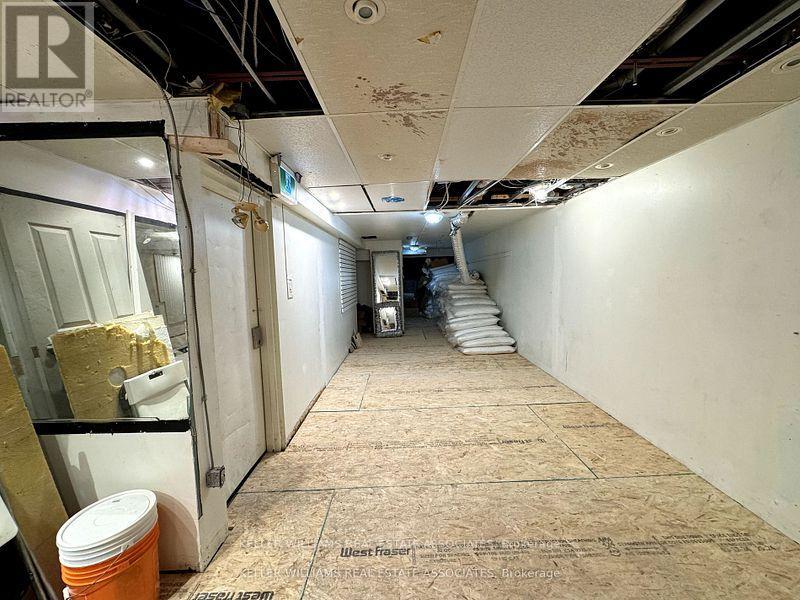 Lower - 452 Queen Street W Property Photo 4