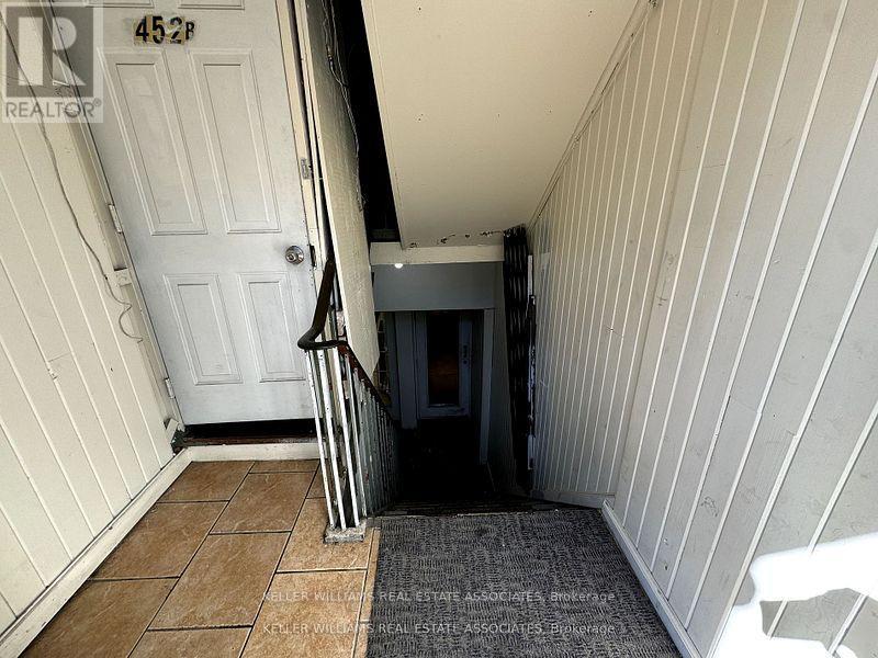 Lower - 452 Queen Street W Property Photo 10