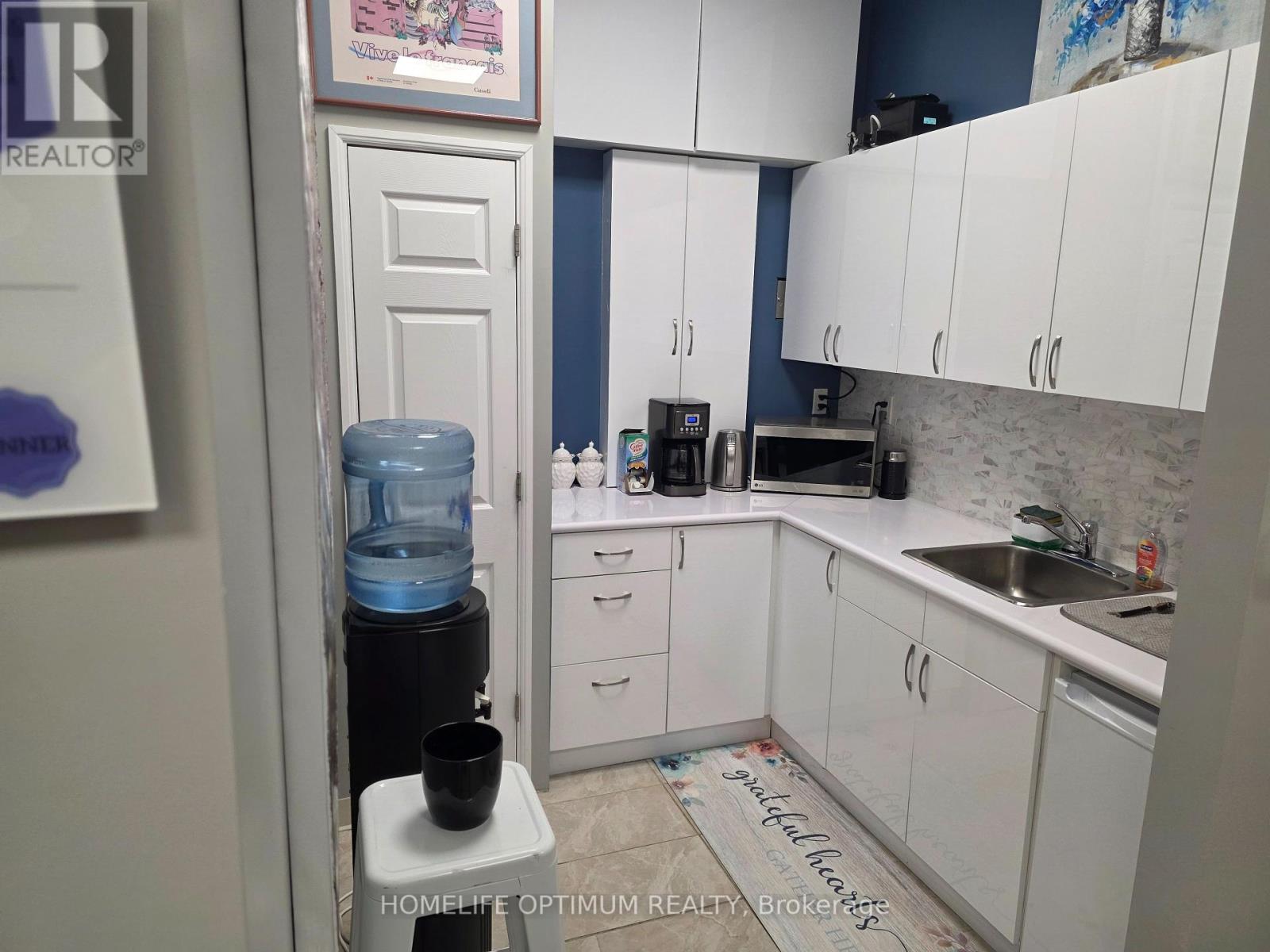 815 - 4789 Yonge Street Property Photo 3
