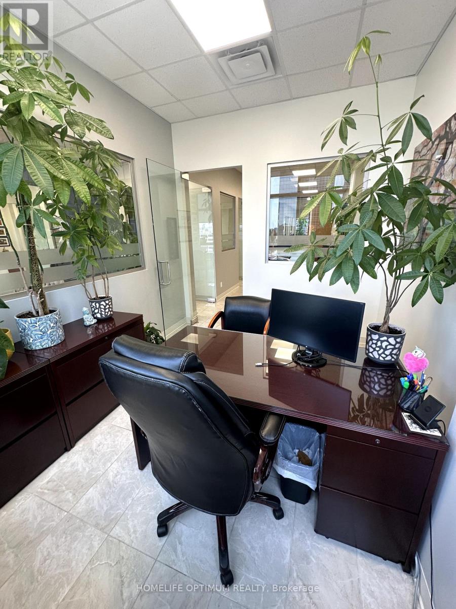 815 - 4789 Yonge Street Property Photo 6