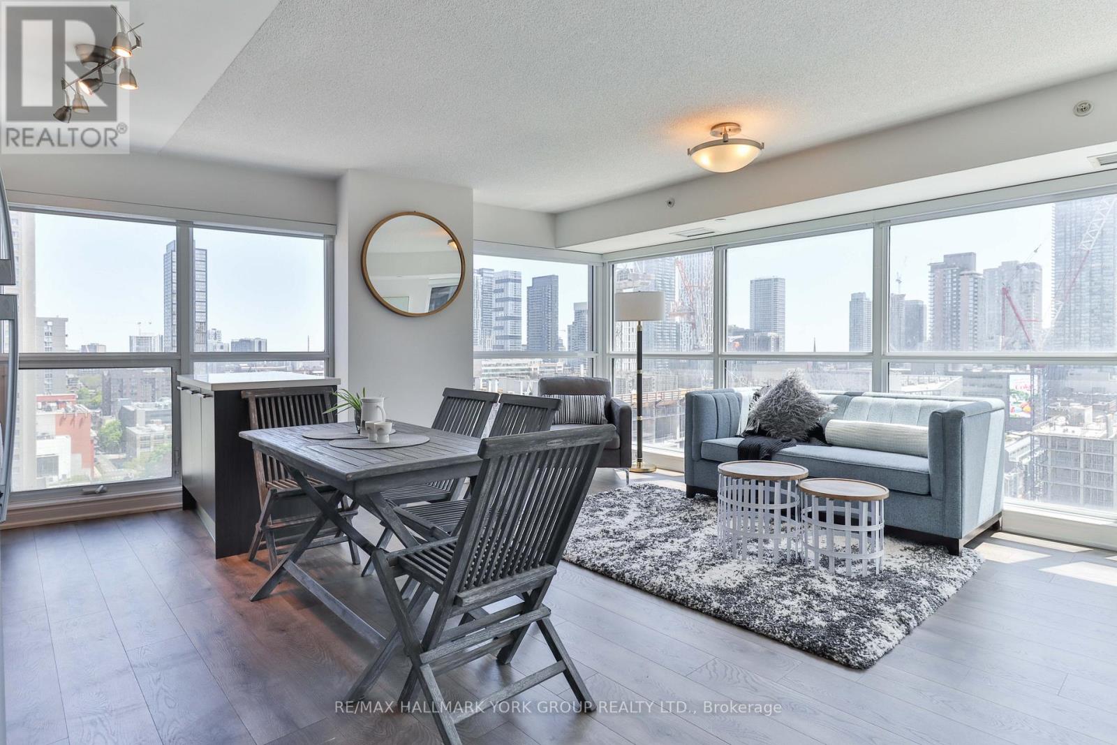 1607 - 386 YONGE STREET Property Photo 1