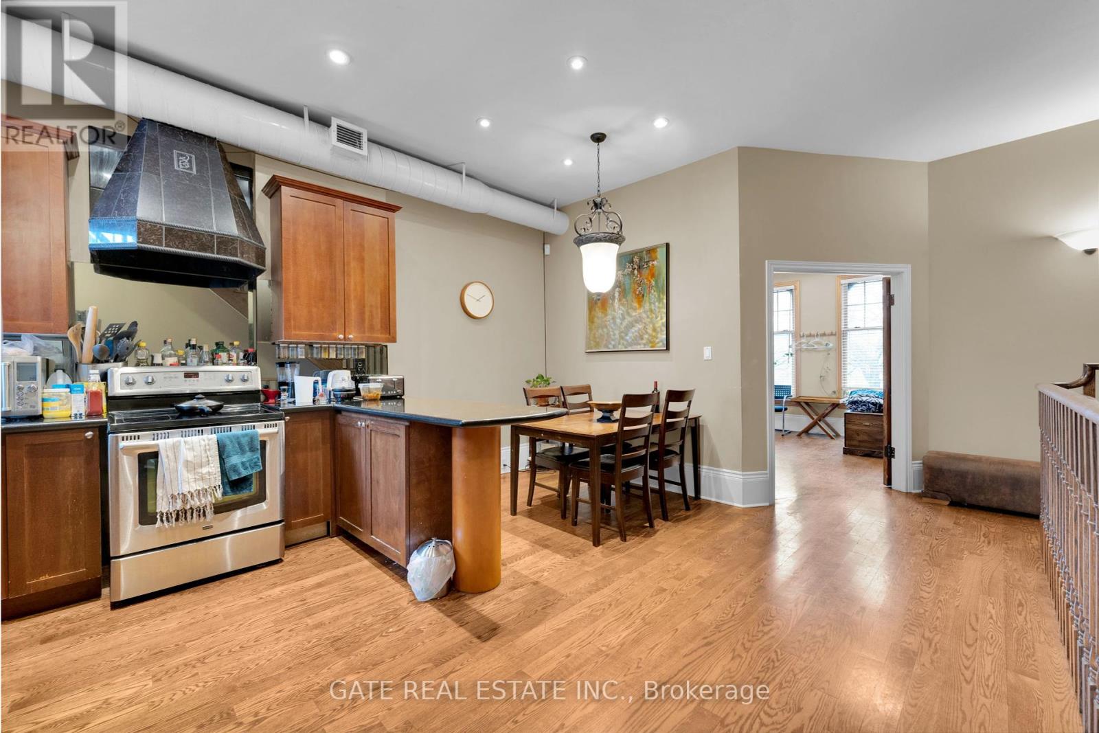489 King Street E Property Photo 4