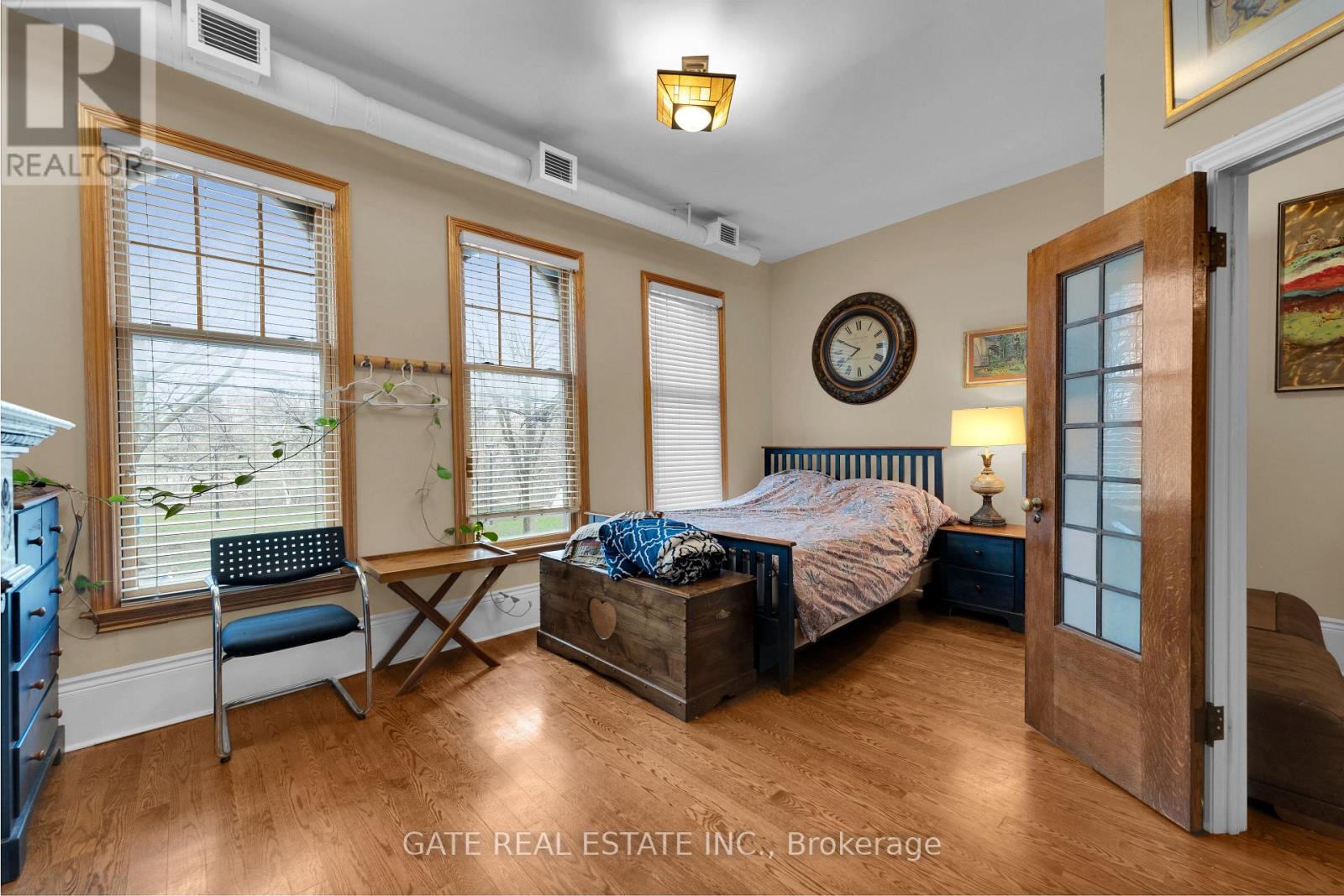 489 King Street E Property Photo 6