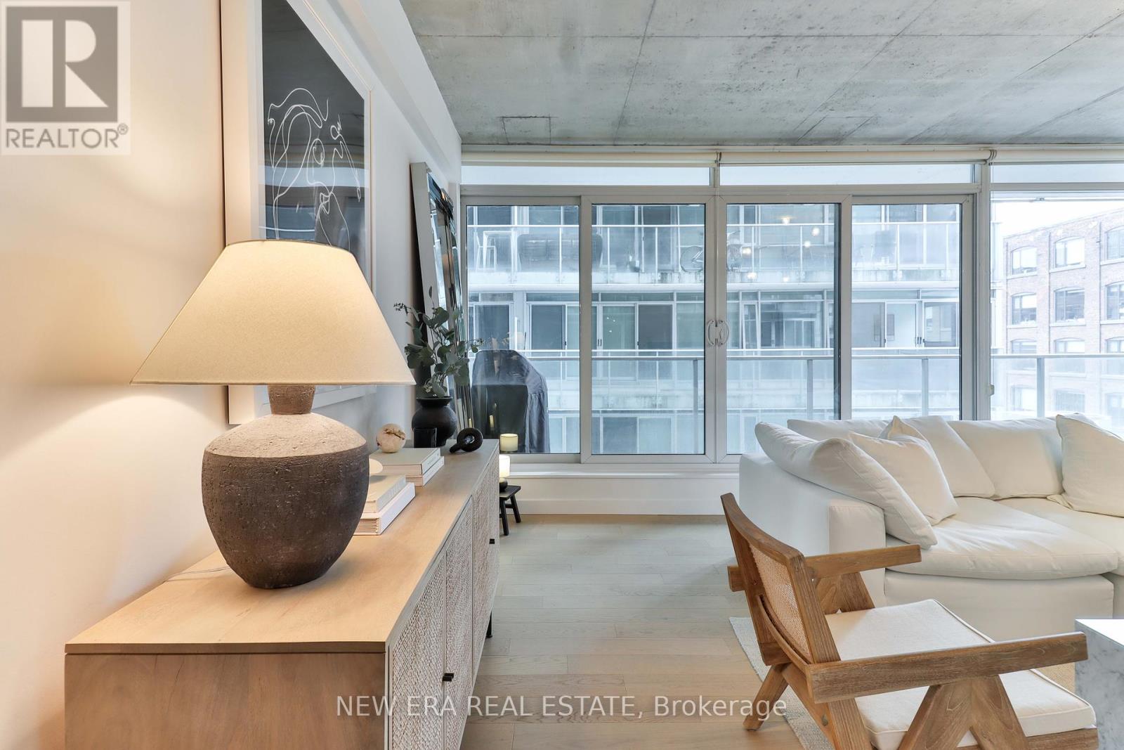 423 - 75 PORTLAND STREET Property Photo 1