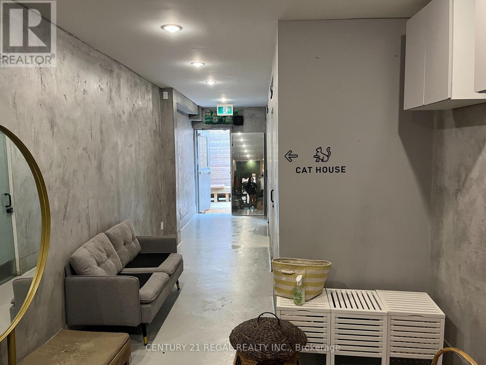867 Dundas Street W Property Photo 4