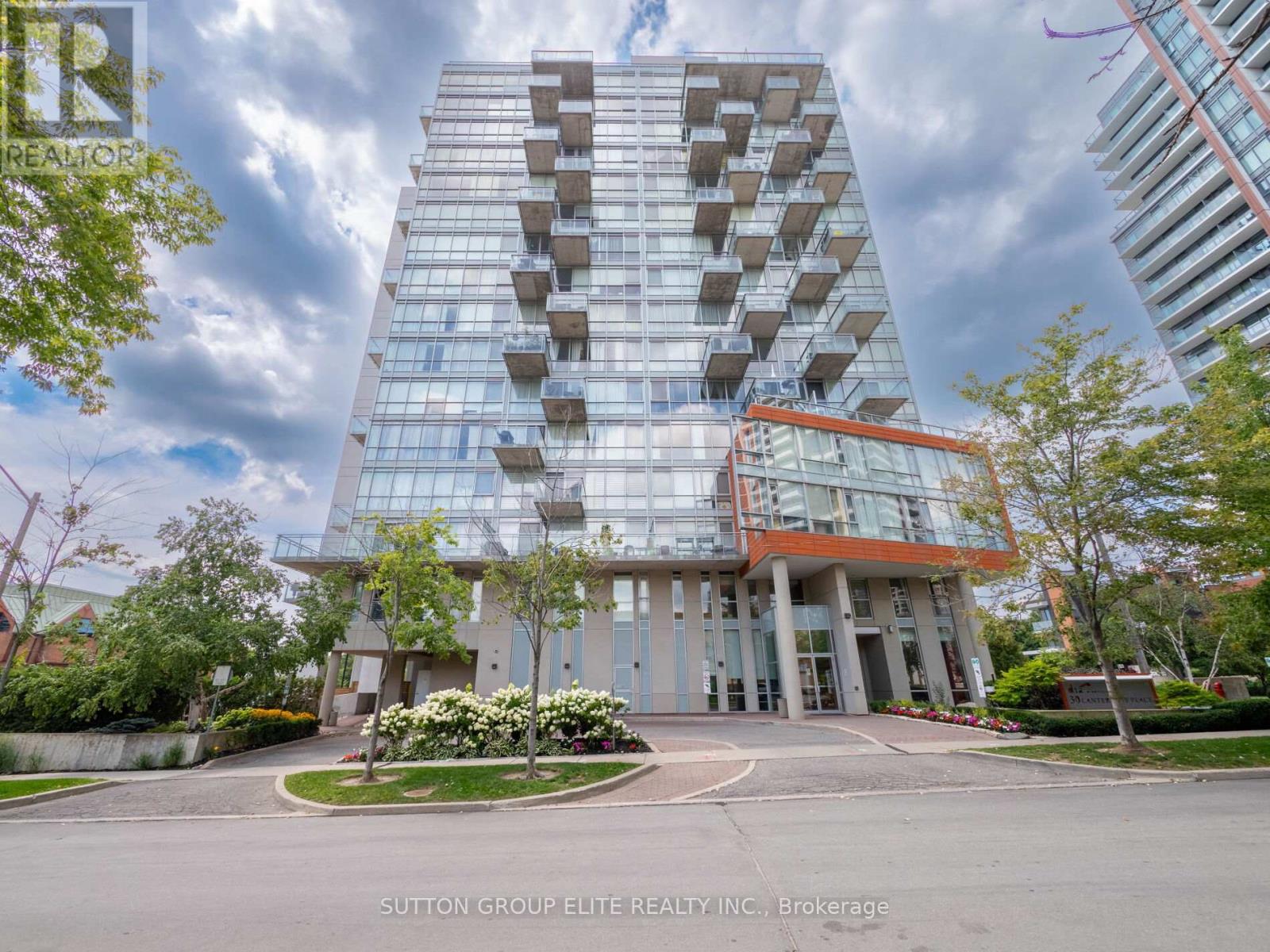 515 - 30 CANTERBURY PLACE Property Photo 1