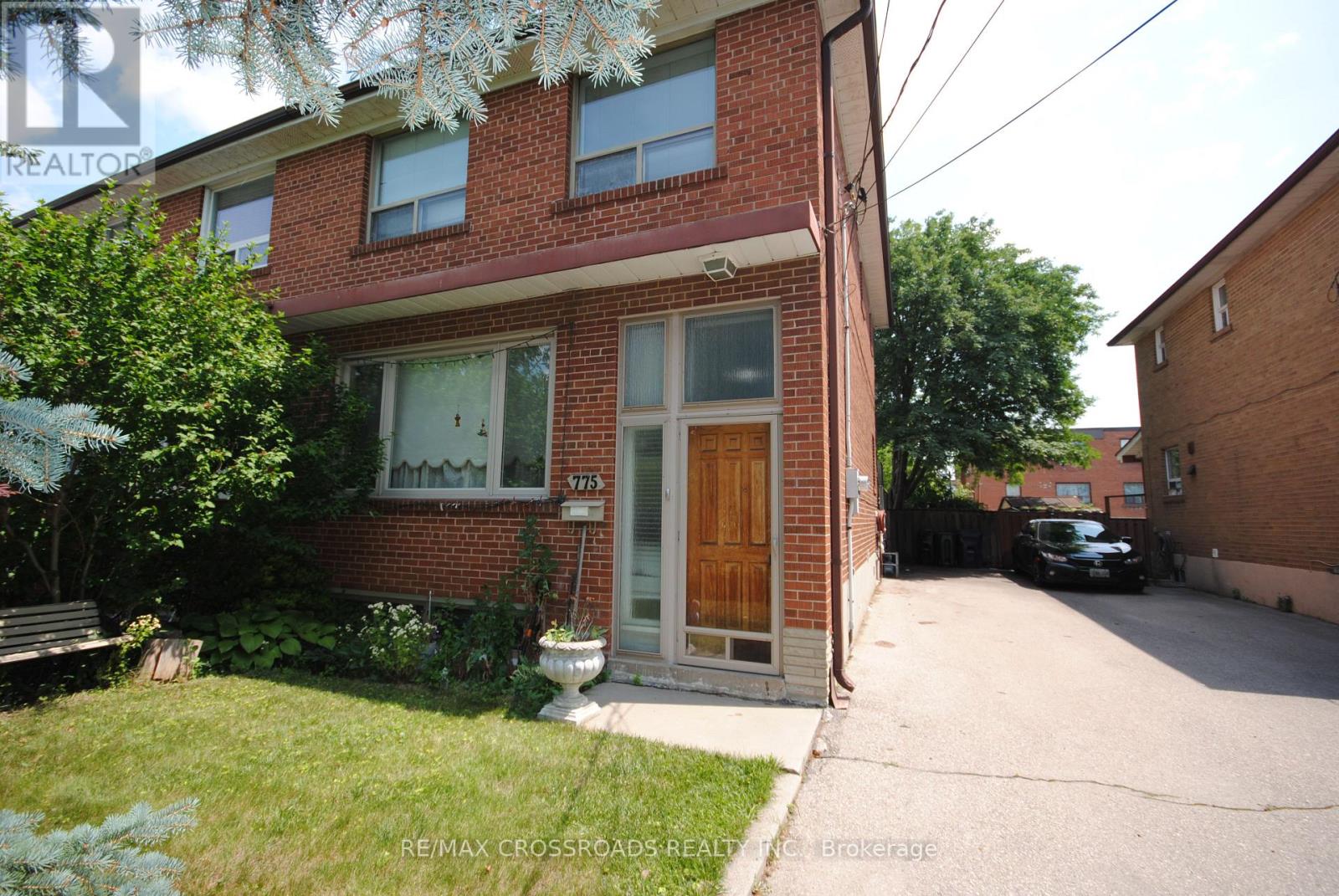 775 Wilson Heights Boulevard Property Photo 1