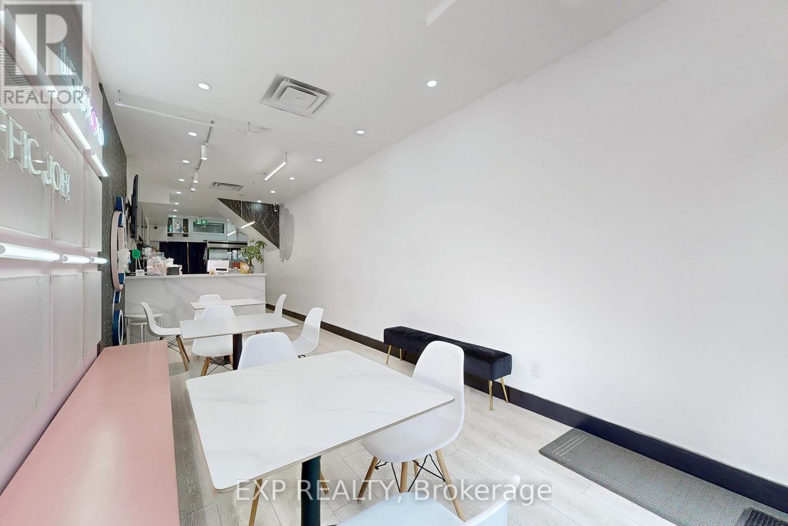 393 Spadina Avenue Property Photo 9