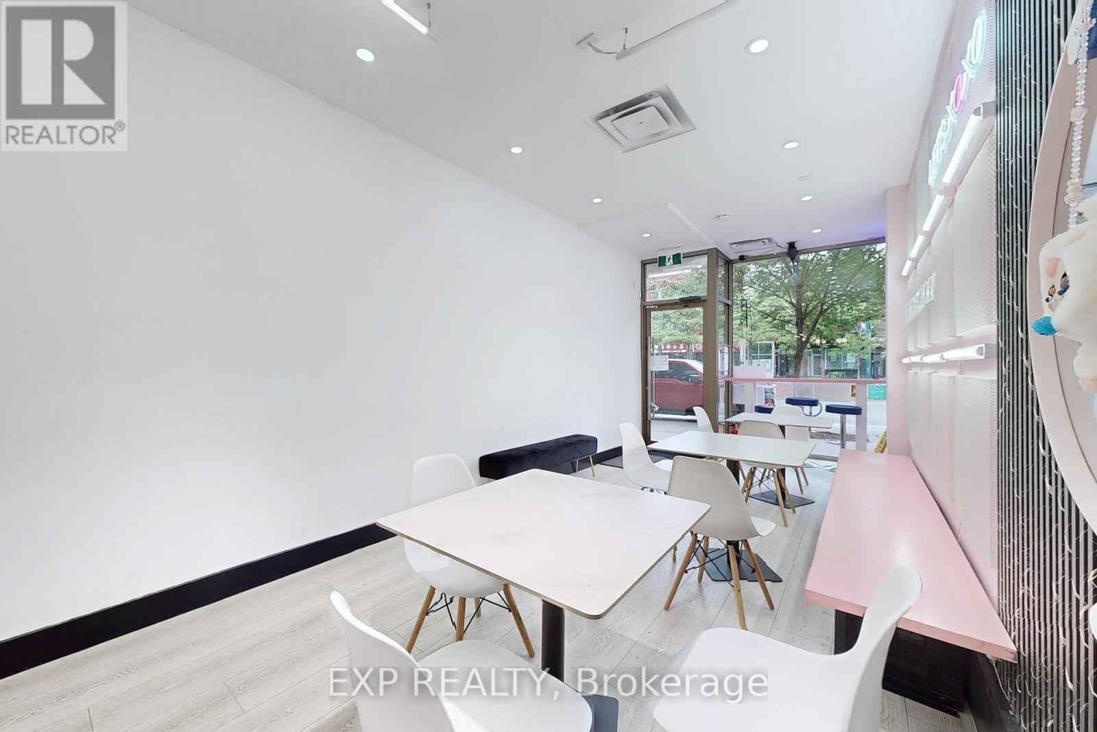 393 Spadina Avenue Property Photo 12