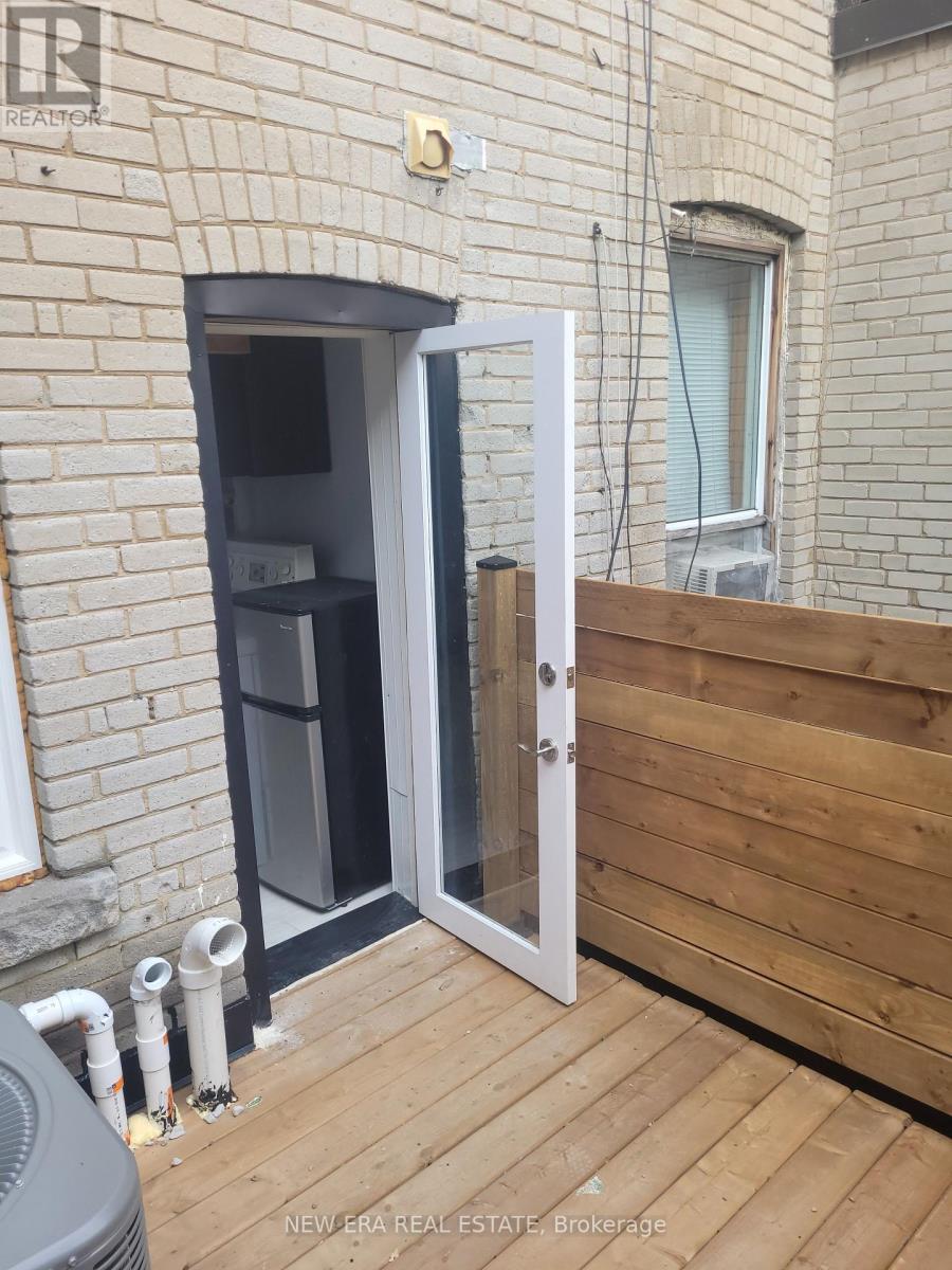 850 Bathurst Street Property Photo 8