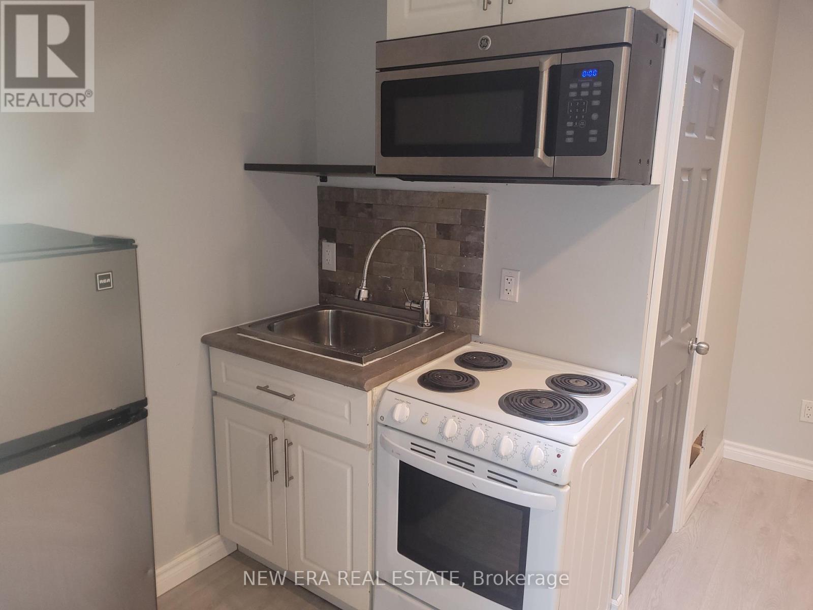 850 Bathurst Street Property Photo 12