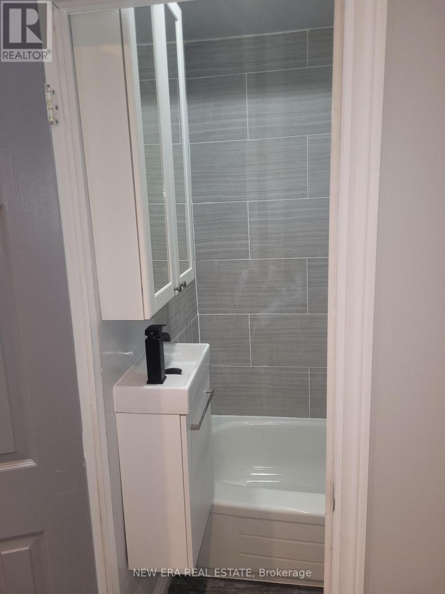 850 Bathurst Street Property Photo 14