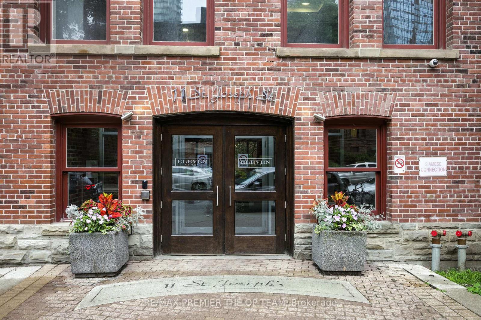 407 - 11 ST JOSEPH STREET Property Photo 1