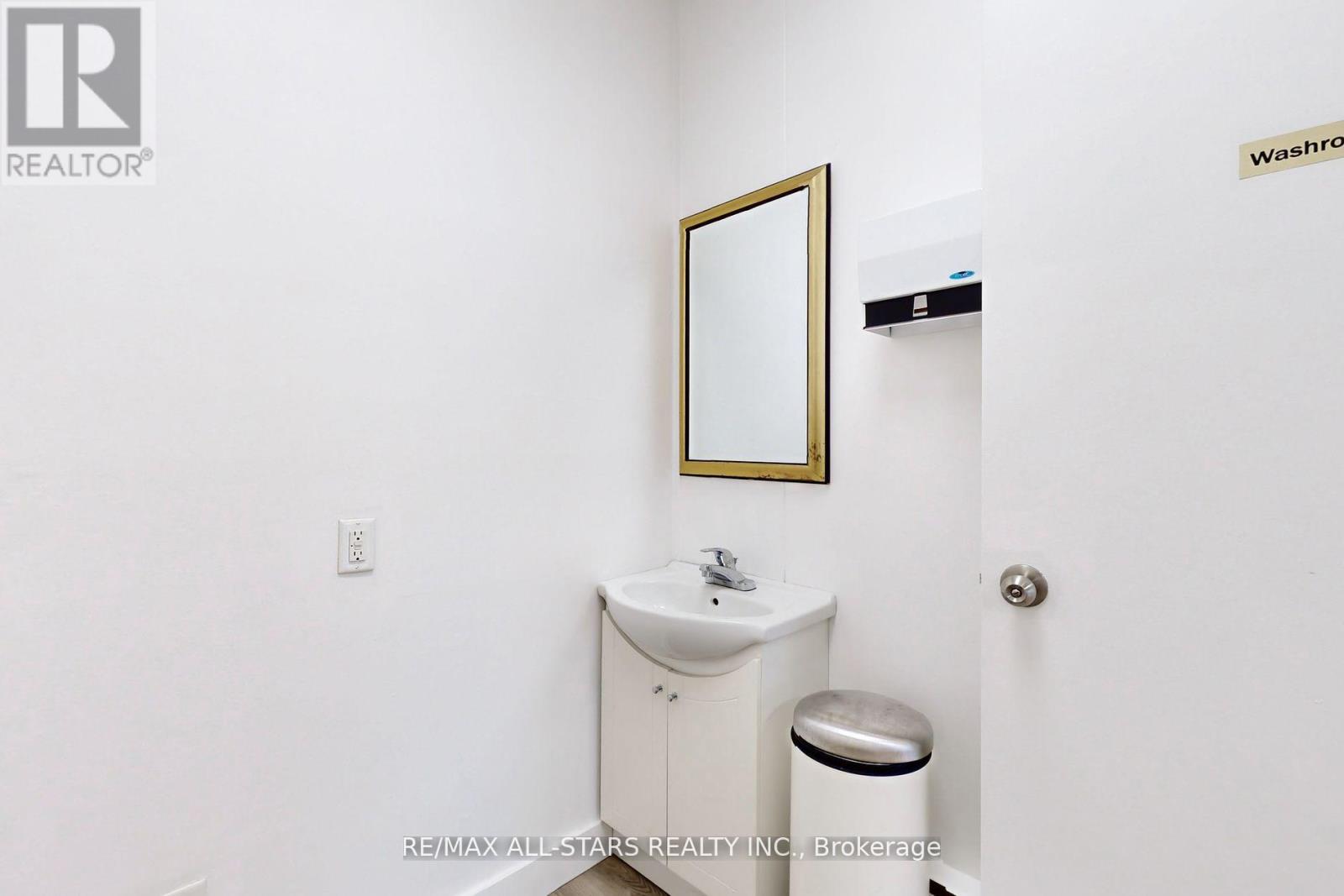 202 - 66 Gerrard Street E Property Photo 12