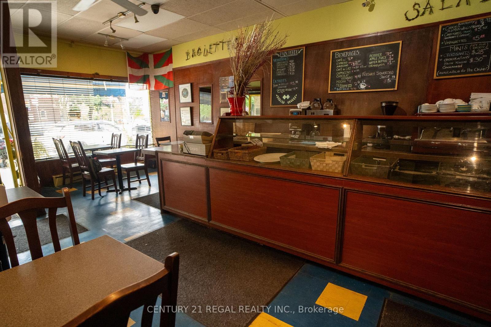 736 St. Clair Avenue W Property Photo 2