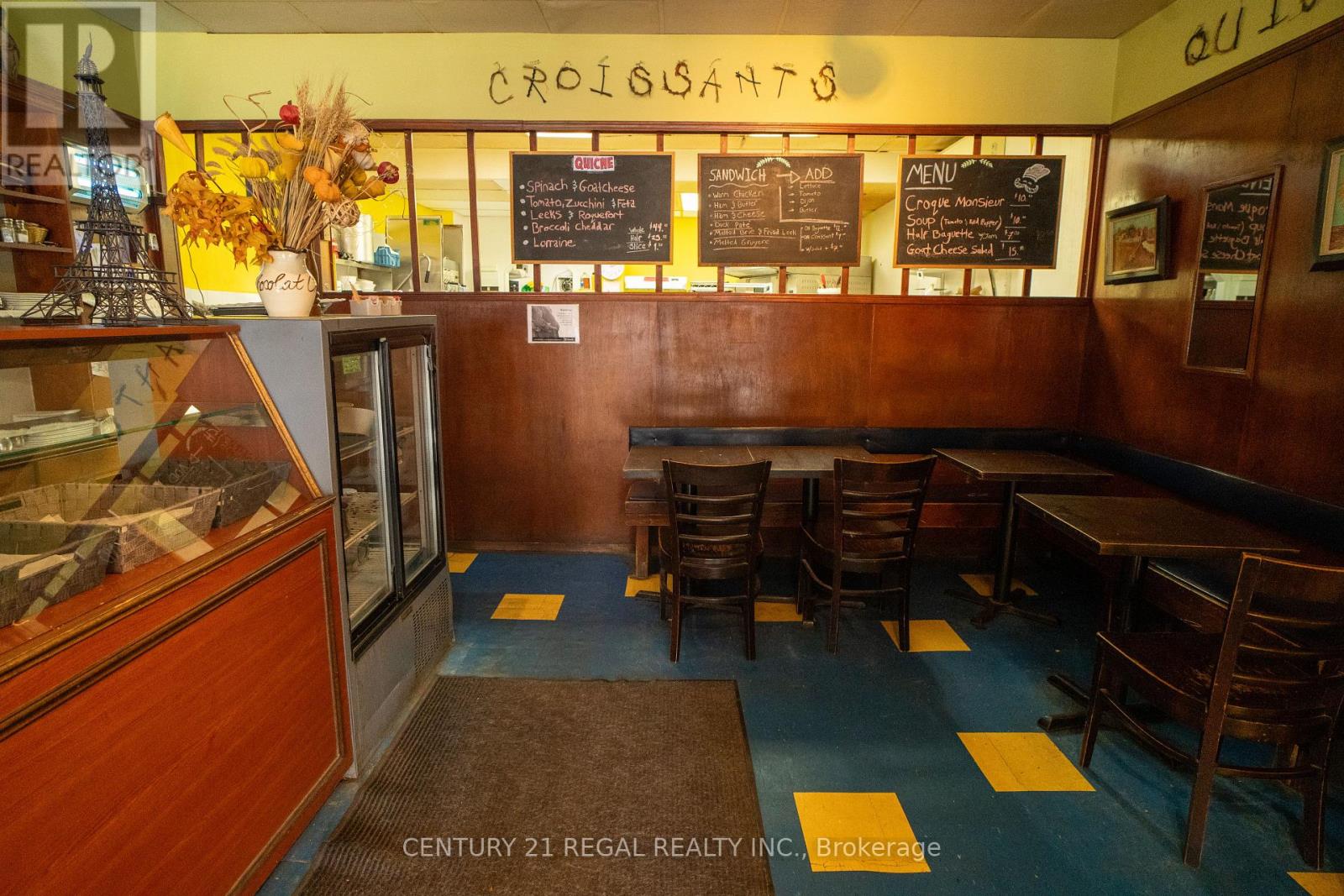 736 St. Clair Avenue W Property Photo 7