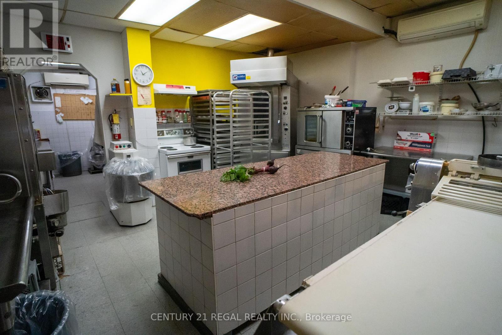 736 St. Clair Avenue W Property Photo 14