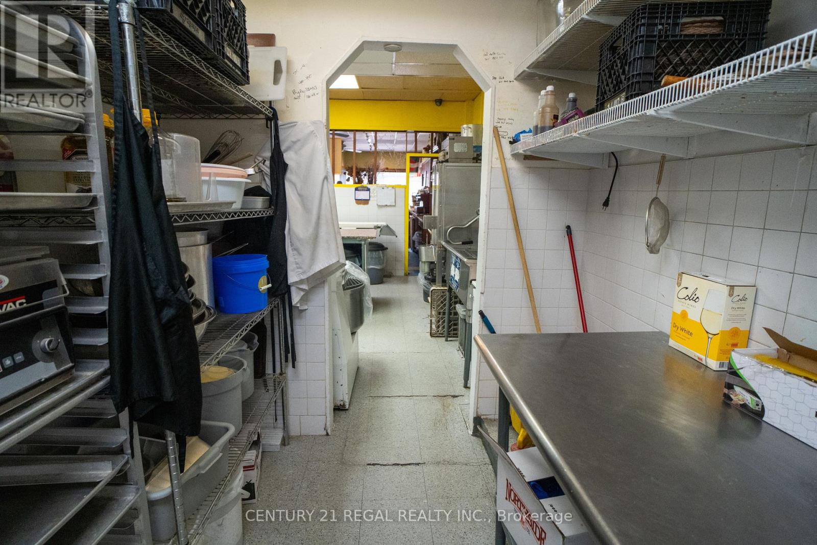736 St. Clair Avenue W Property Photo 19