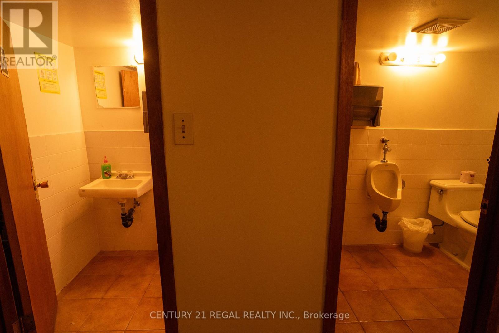 736 St. Clair Avenue W Property Photo 29
