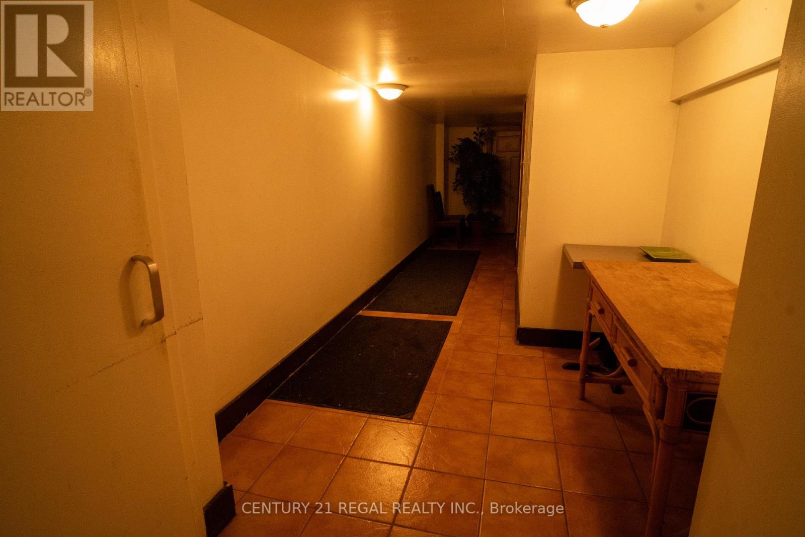 736 St. Clair Avenue W Property Photo 30