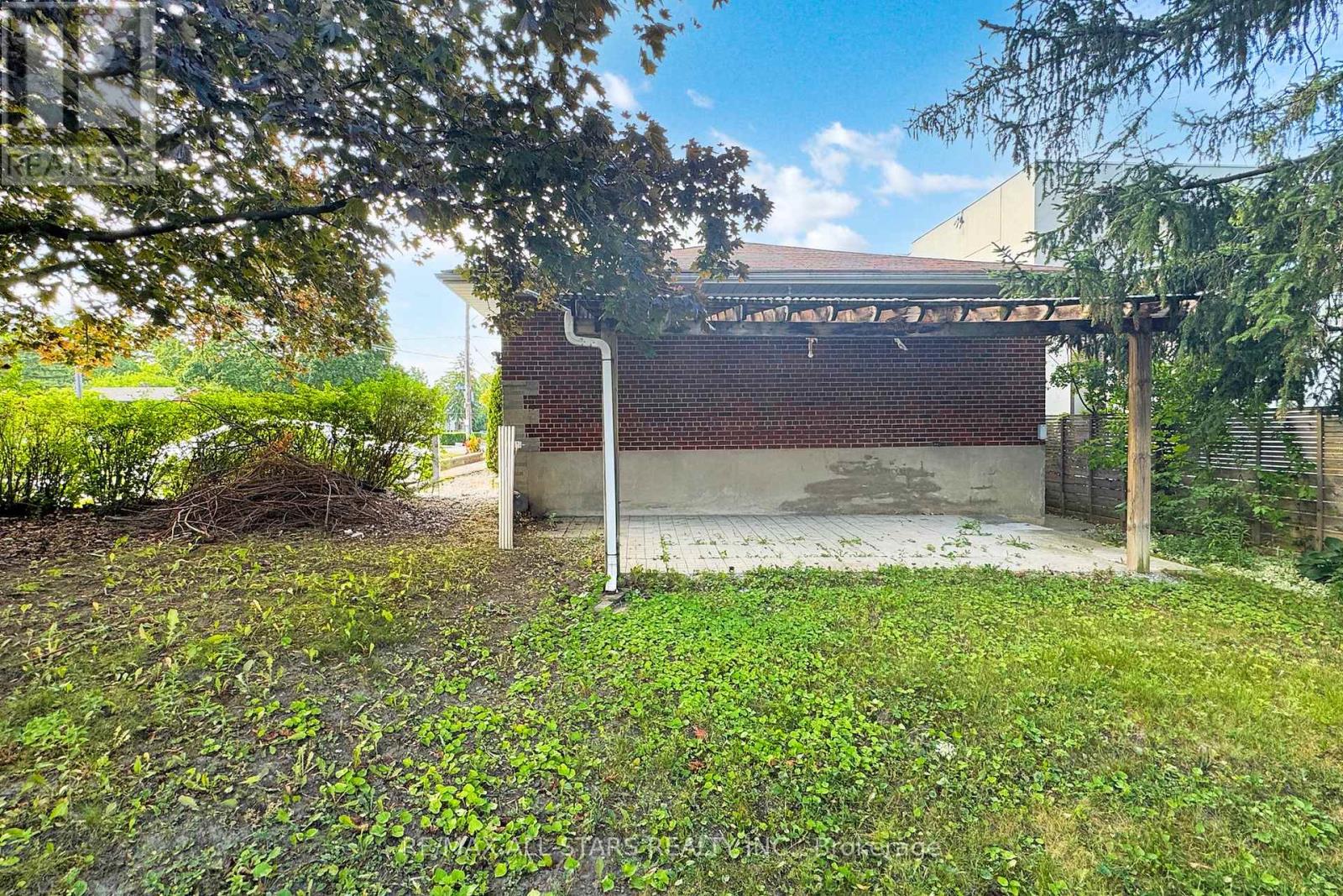 105 Betty Ann Drive Property Photo 31