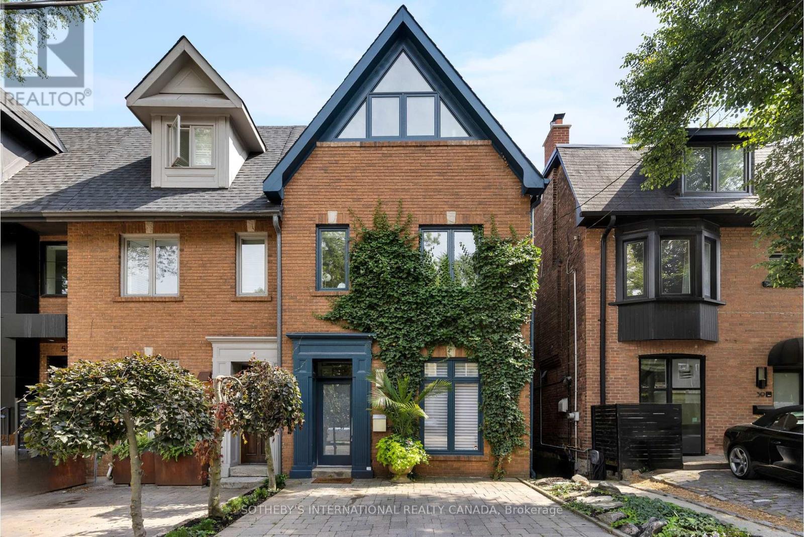57 Woodlawn Avenue W Property Photo 1