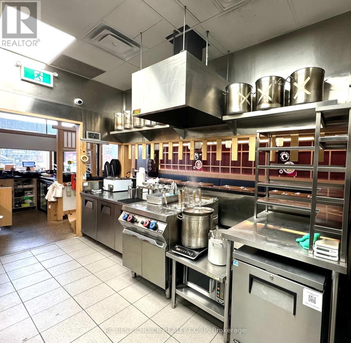 2131 Yonge St Property Photo 1