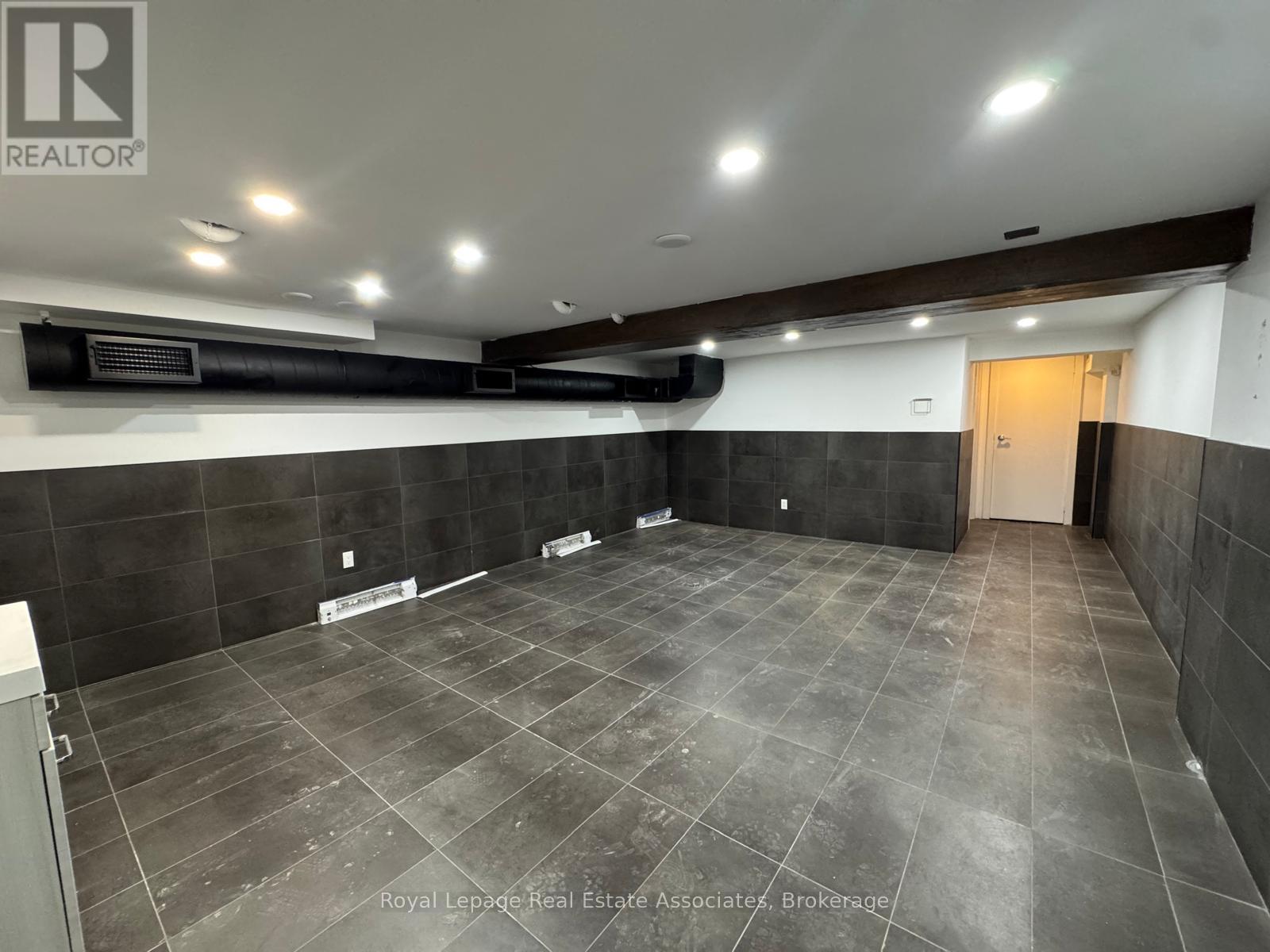 424 Eglinton Ave W Property Photo 4