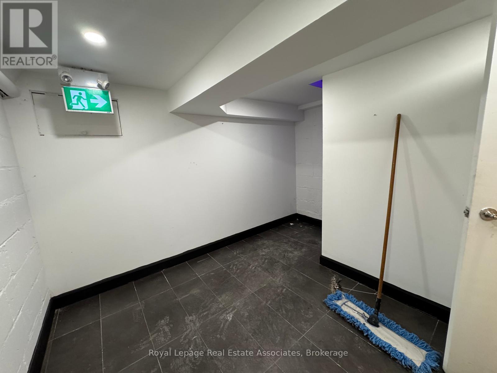 424 Eglinton Ave W Property Photo 5