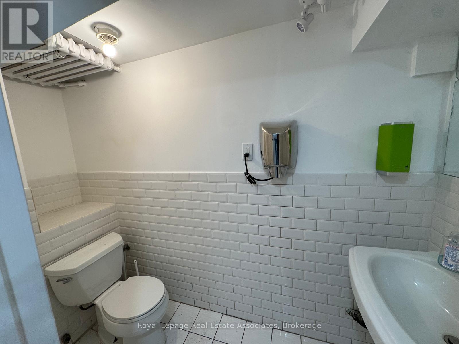 424 Eglinton Ave W Property Photo 6