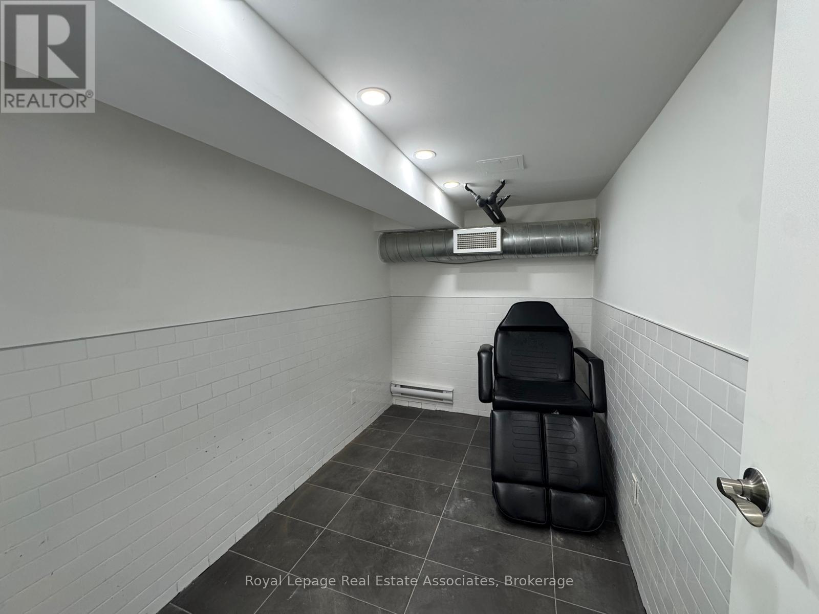 424 Eglinton Ave W Property Photo 8