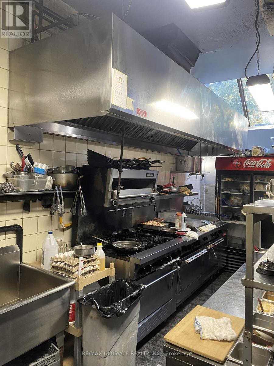 3401 Yonge Street Property Photo 5