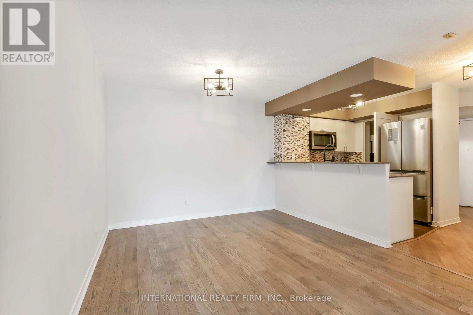 801 King Street #628 Property Photo 4