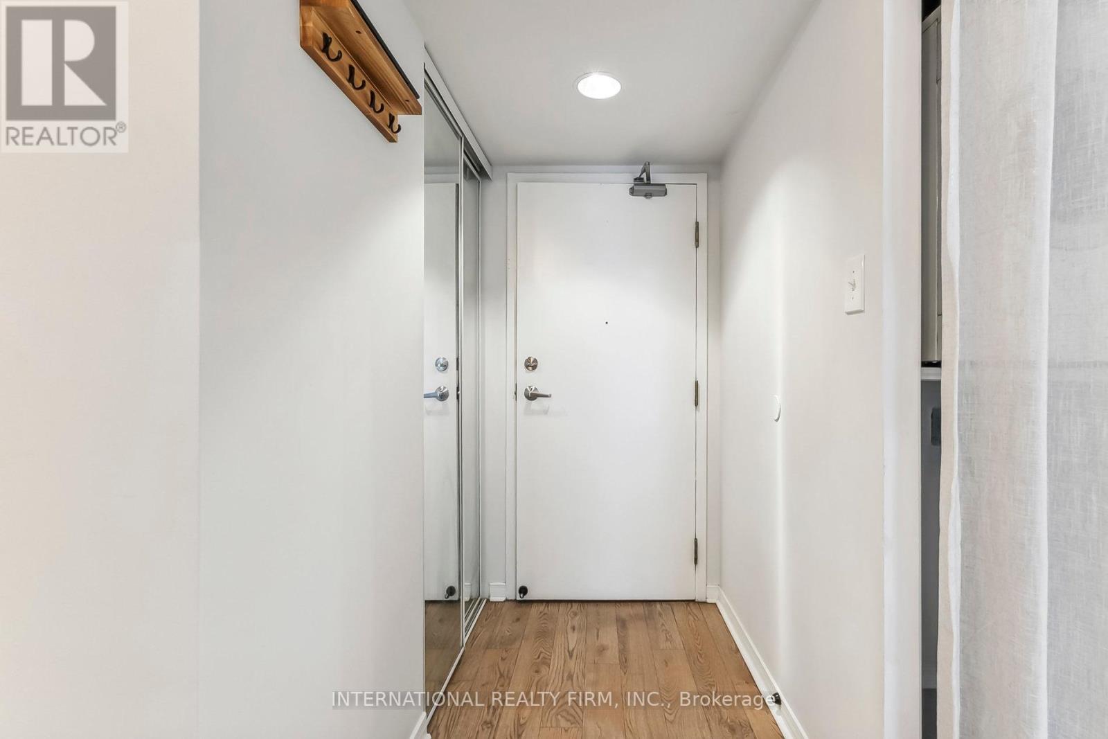 801 King Street #628 Property Photo 7