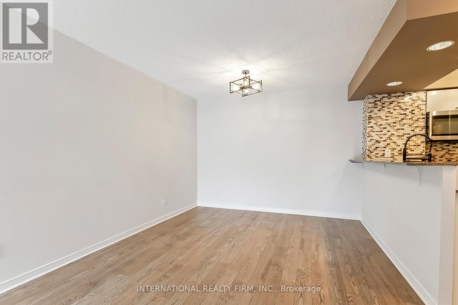 801 King Street #628 Property Photo 10