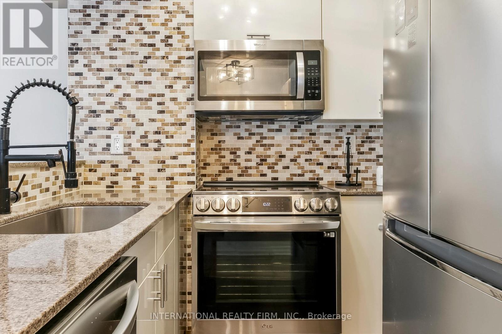 801 King Street #628 Property Photo 14