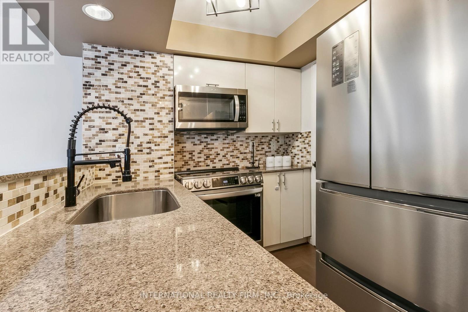 801 King Street #628 Property Photo 16