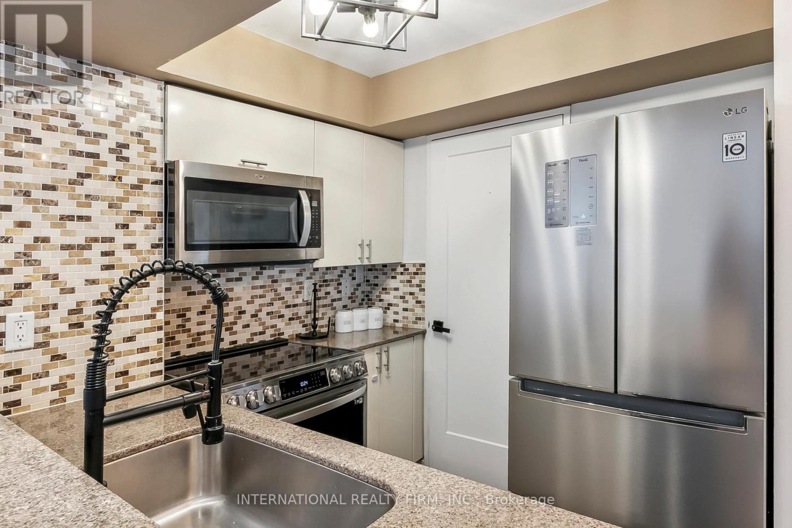 801 King Street #628 Property Photo 17