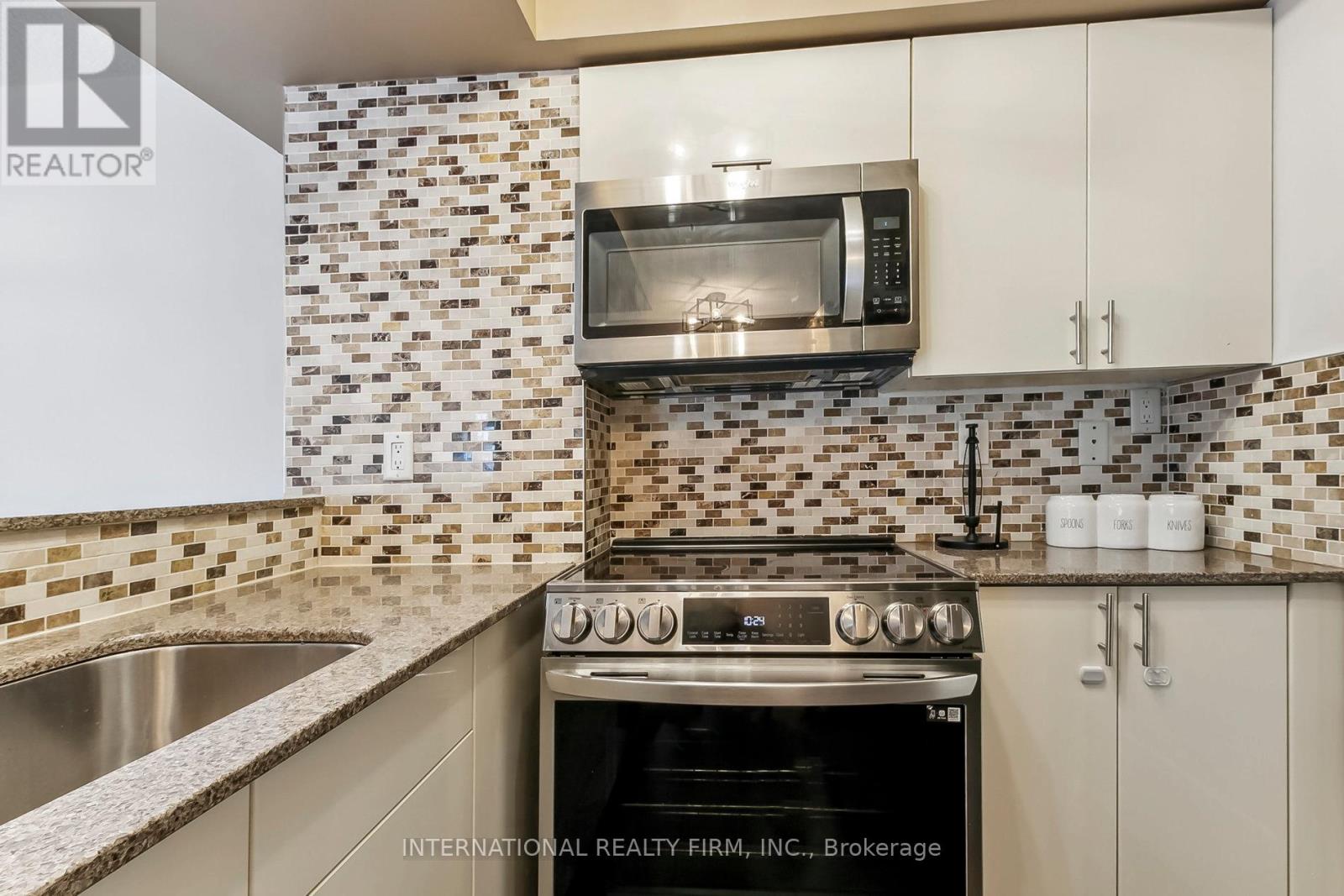 801 King Street #628 Property Photo 18