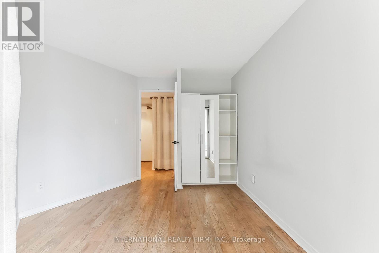 801 King Street #628 Property Photo 27