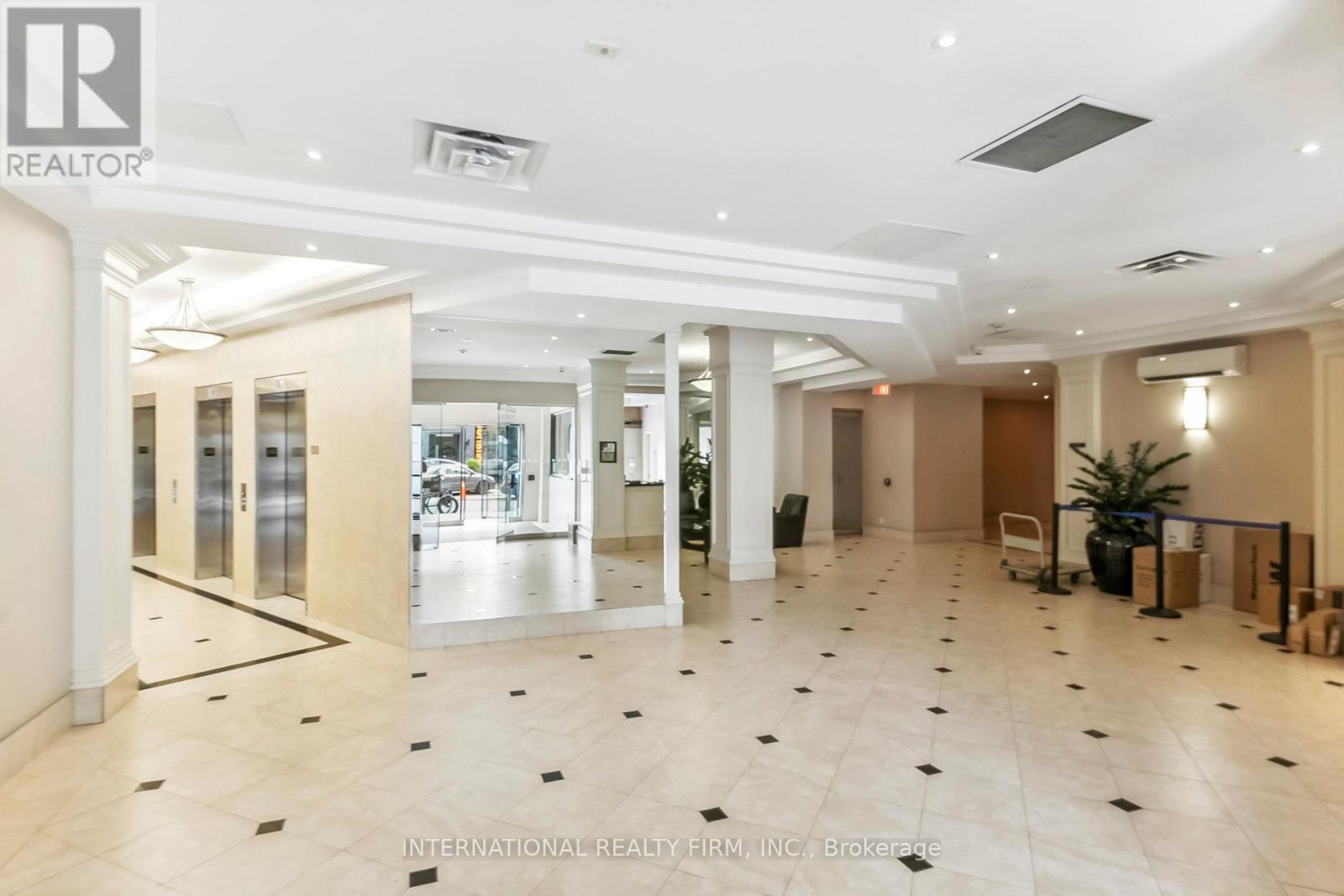 801 King Street #628 Property Photo 30