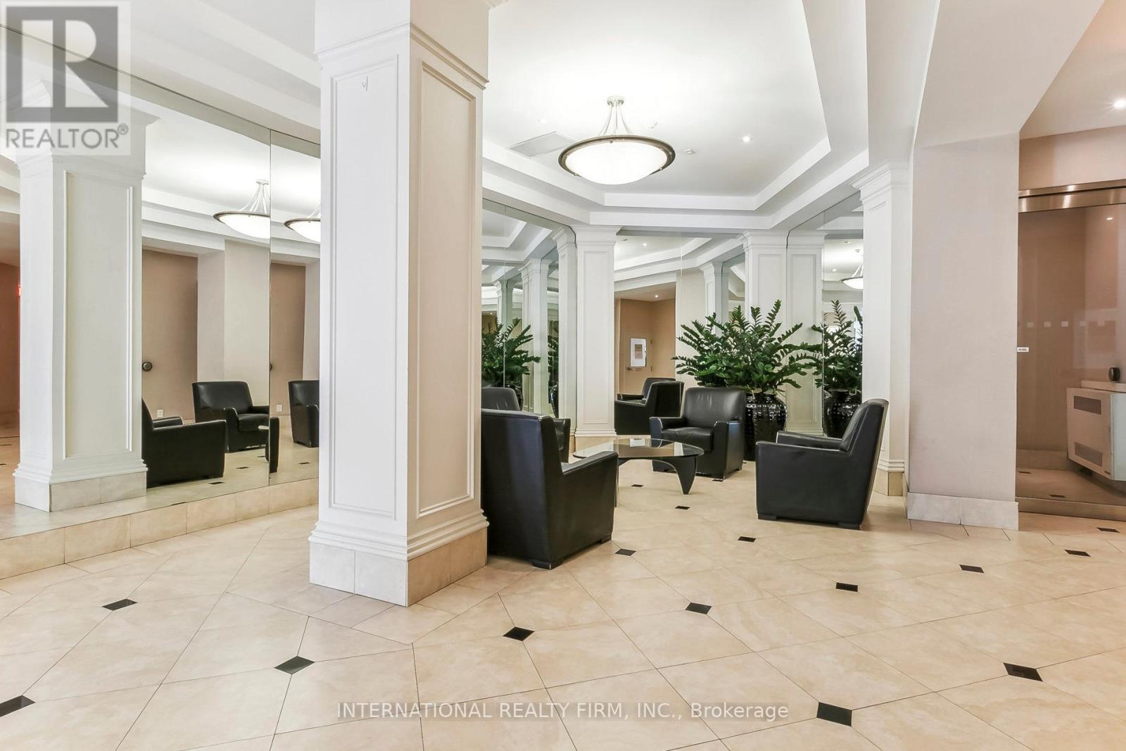 801 King Street #628 Property Photo 31