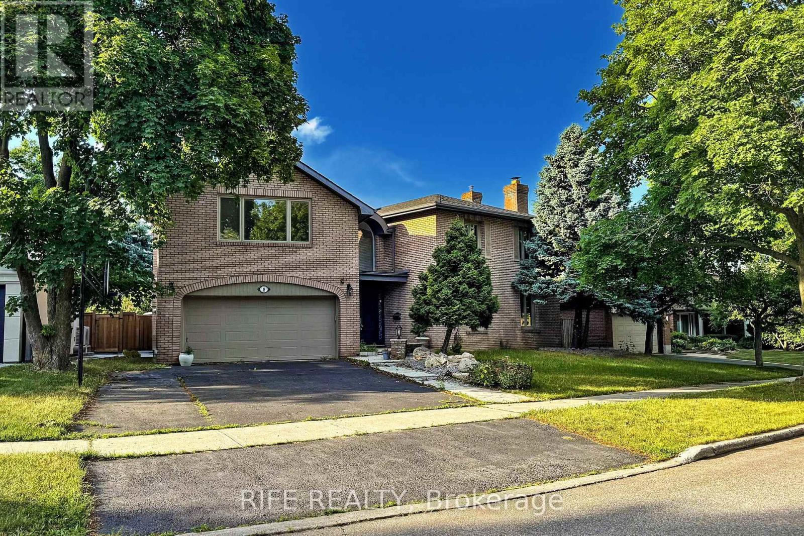 8 Elliotwood Court Property Photo 1