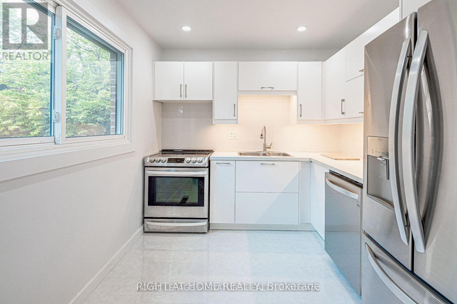 82 Song Meadoway #92 Property Photo 9