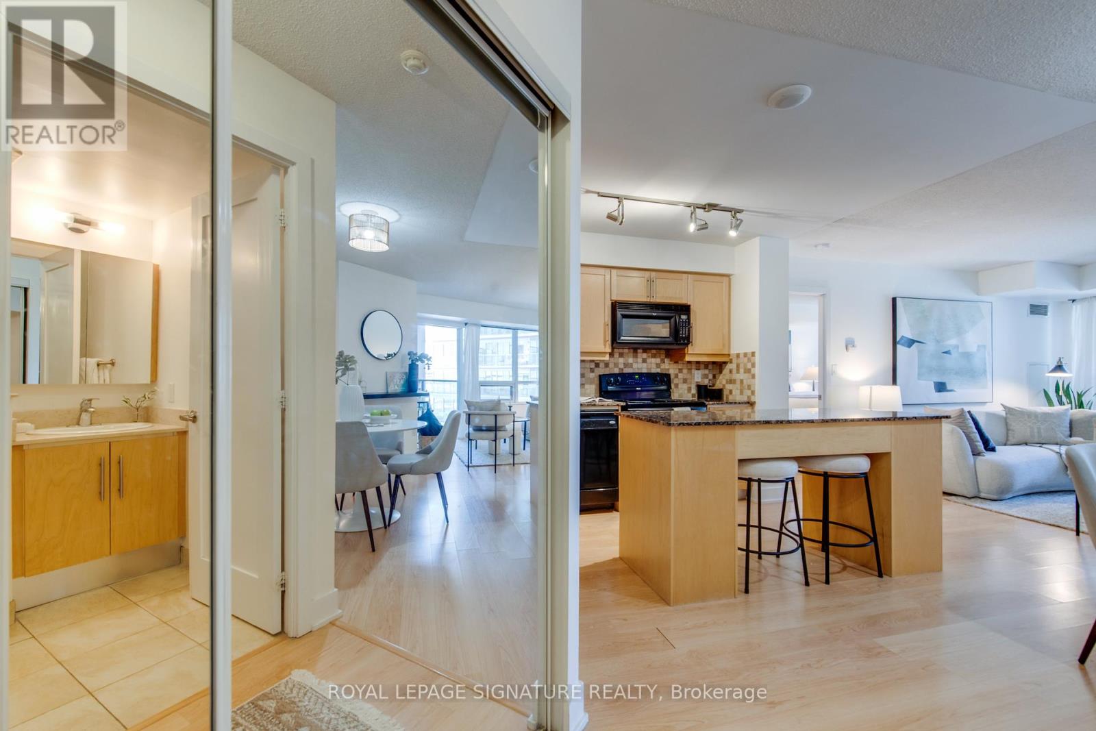 20 Blue Jays Way #1401 Property Photo 3