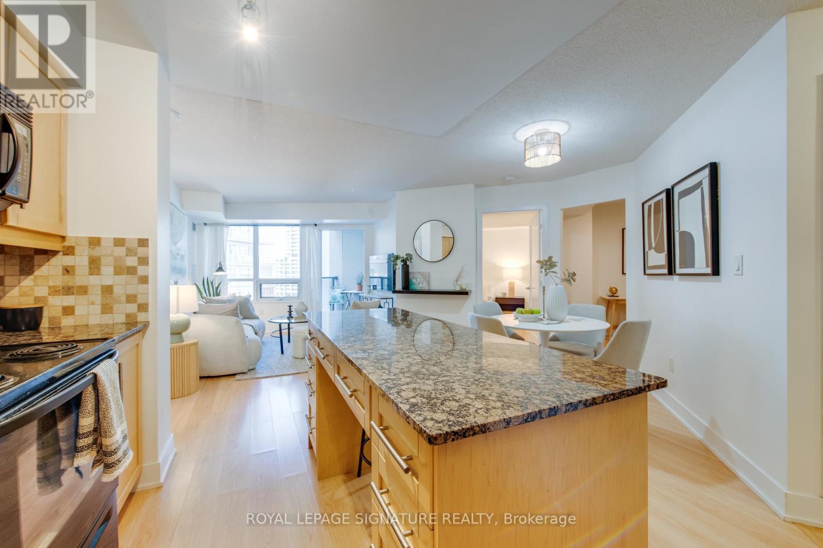 20 Blue Jays Way #1401 Property Photo 8