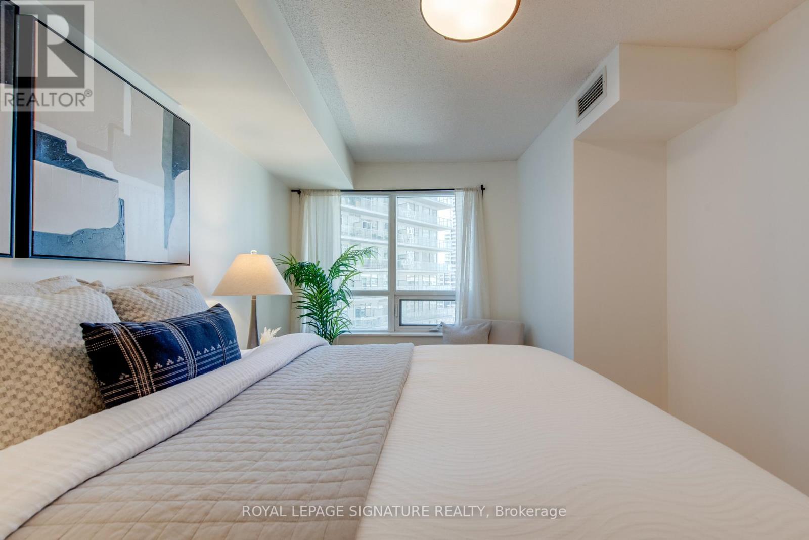 20 Blue Jays Way #1401 Property Photo 14