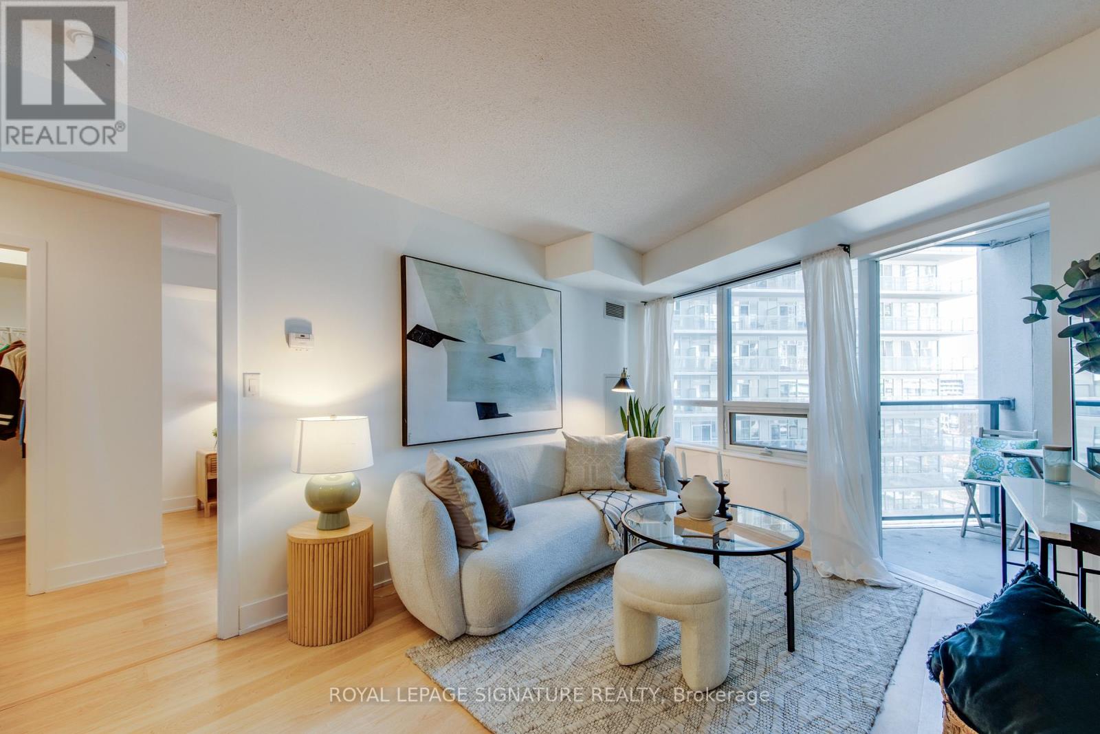 20 Blue Jays Way #1401 Property Photo 30