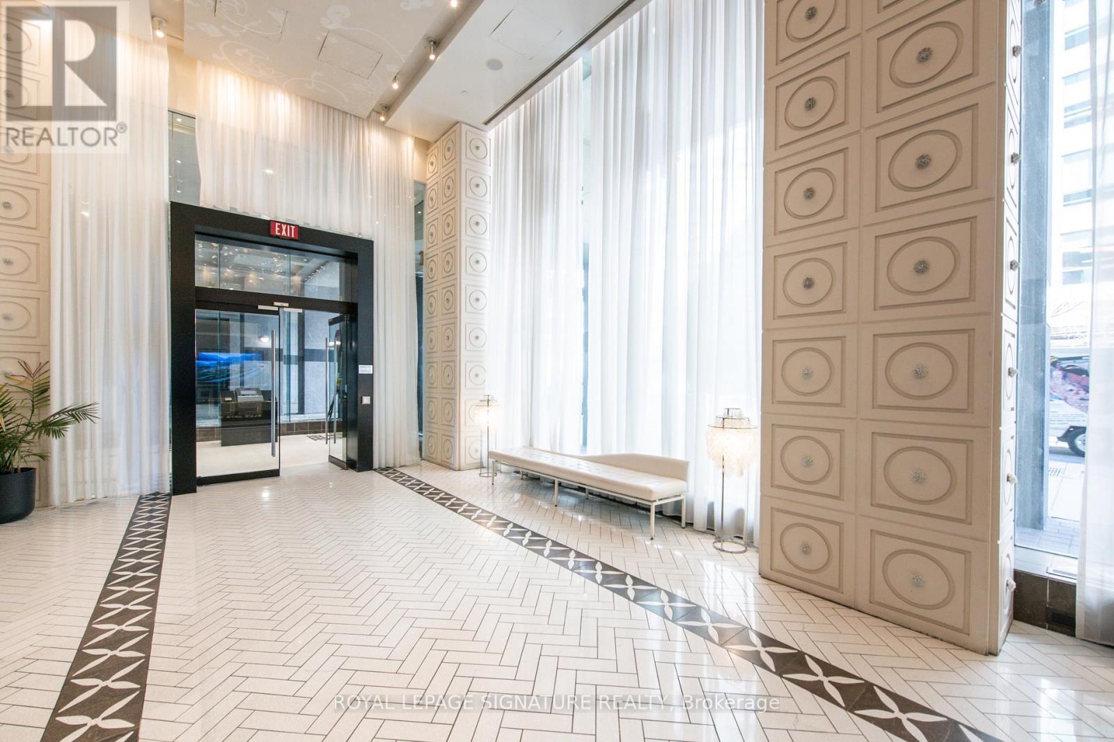 20 Blue Jays Way #1401 Property Photo 39