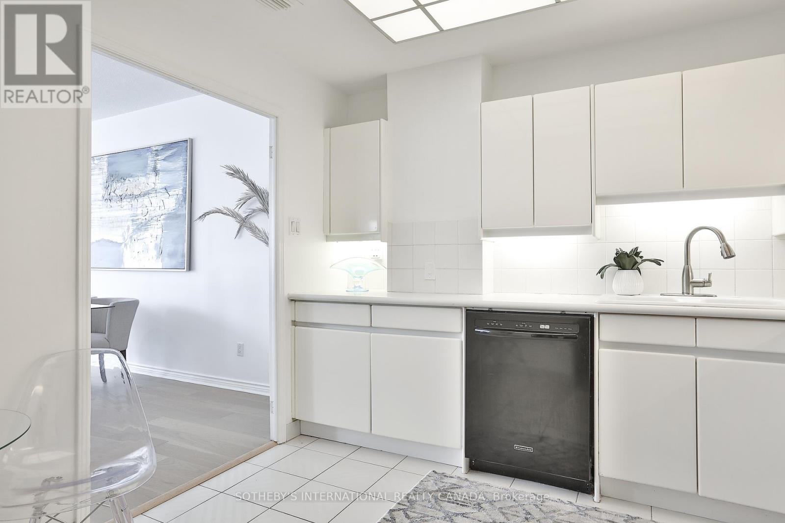 7 Broadway Avenue #1003 Property Photo 17